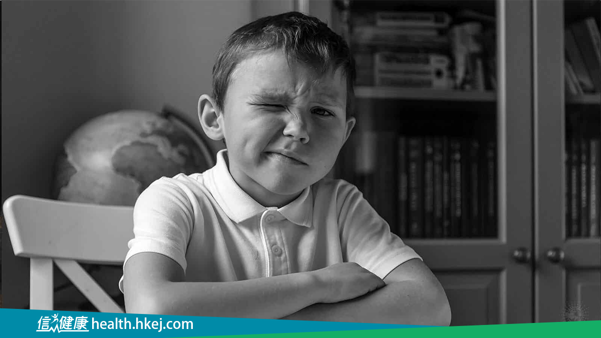 信報：過度眨眼與抽動症