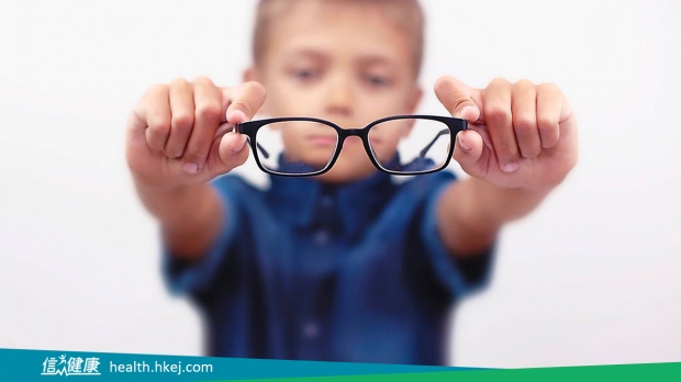 信報：近視可防可控